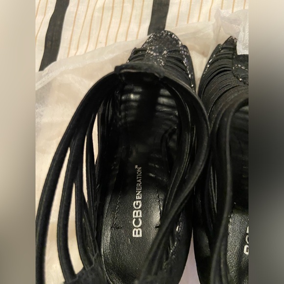 Open toe heeled sandals - Picture 3 of 9